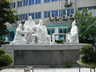 関公刮骨療毒処