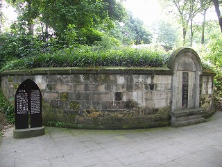 白塔公園 王平墓