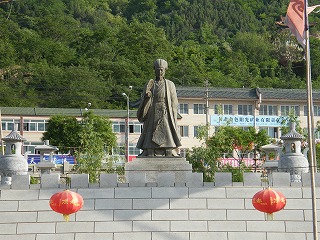 諸葛軍塁の諸葛亮像